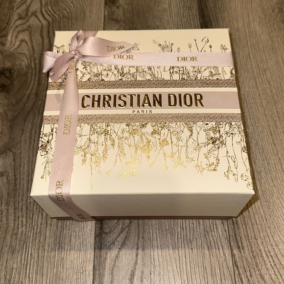 Dior Floral Gift Box with Tissue and Ribbon - Picture 6 of 11